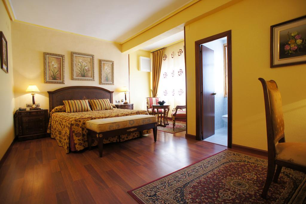 Hotel Montermoso Aranda de Duero Extérieur photo